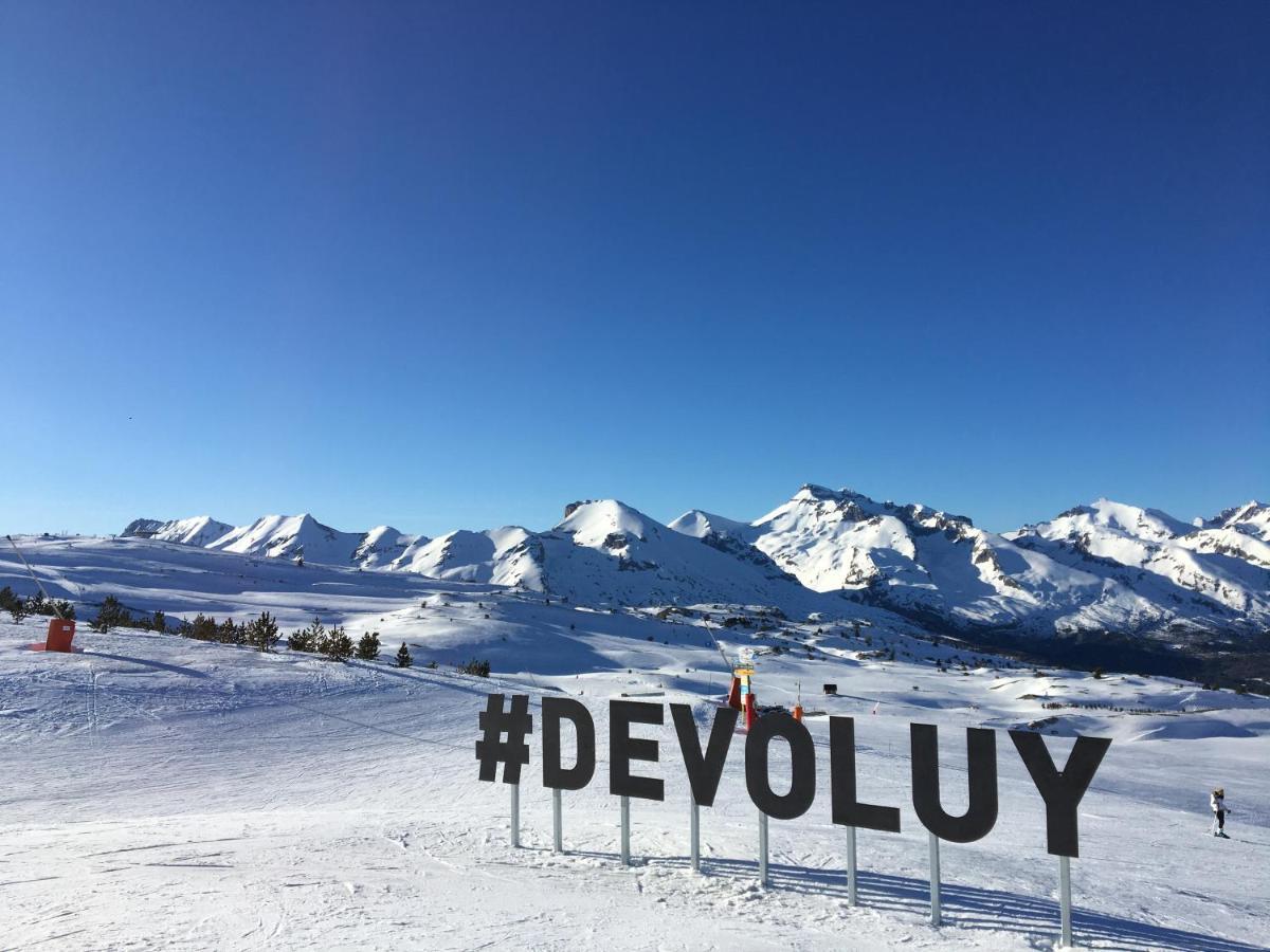 Eden sur les pistes avec vue panoramique sur la vallée La Joue du Loup Esterno foto