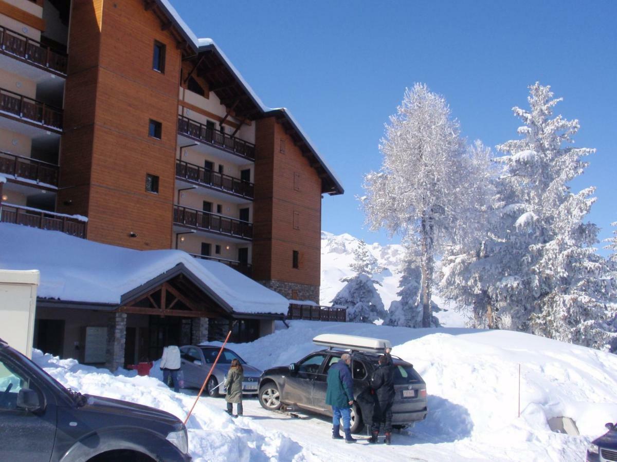 Eden sur les pistes avec vue panoramique sur la vallée La Joue du Loup Esterno foto