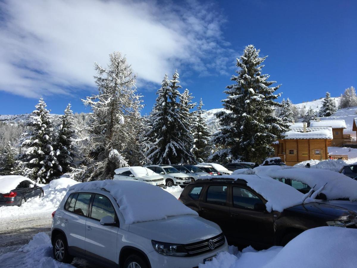 Eden sur les pistes avec vue panoramique sur la vallée La Joue du Loup Esterno foto